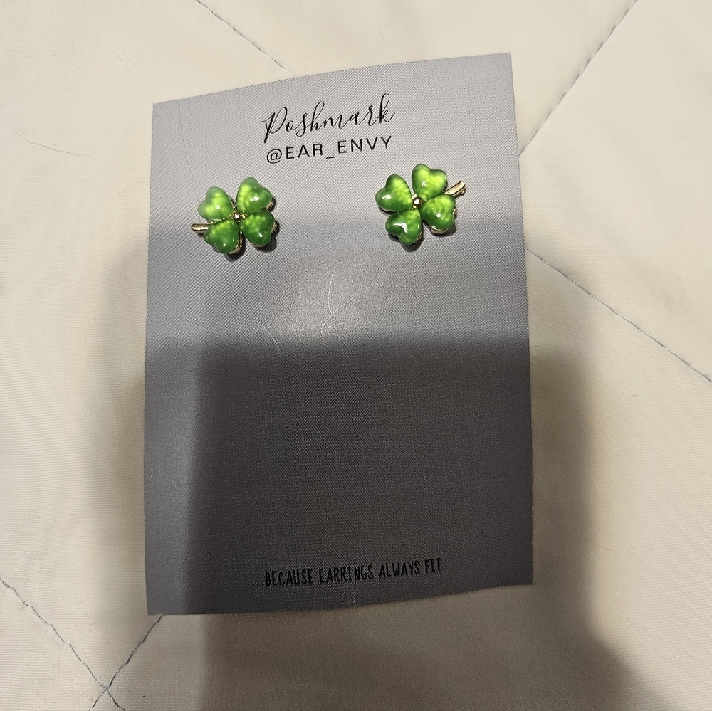 NWT 4 Leaf Clover Stud Earrings.